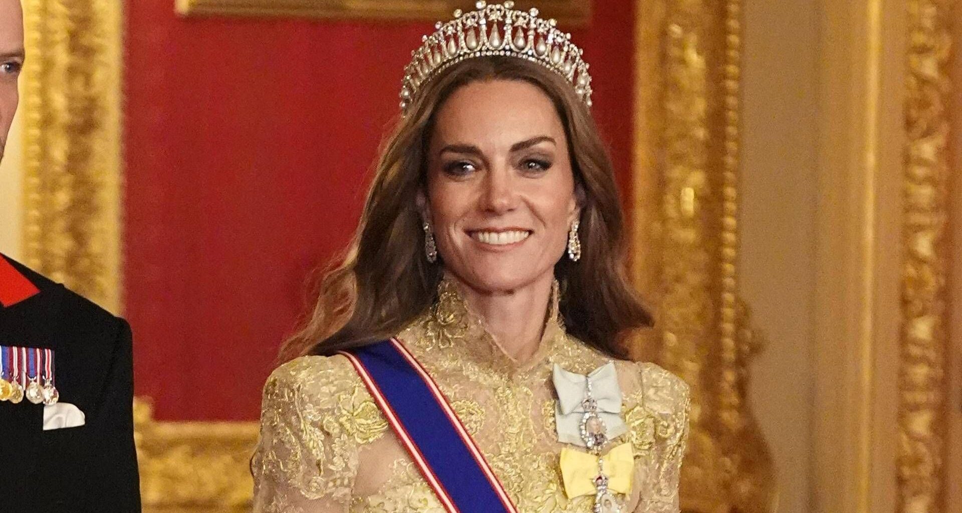 Kate brilla alla cena con Trump, Camilla (oscurata) la fa spostare