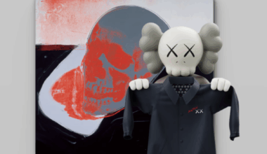 KAWS è il primo artista in residenza del brand giapponese di moda Uniqlo