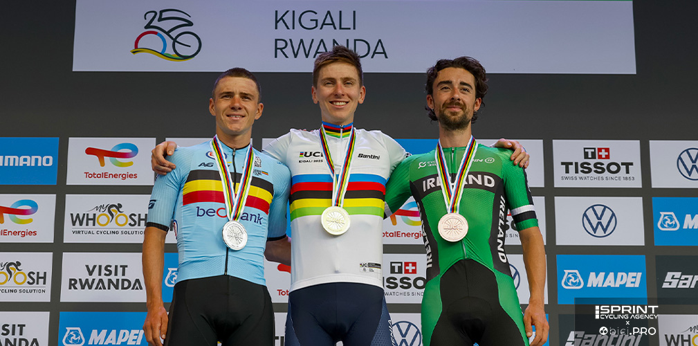 Campionati del mondo Kigali 2025 strada professionisti, podio con Remco Evenepoel, Tadej Pogacar e Ben Healy