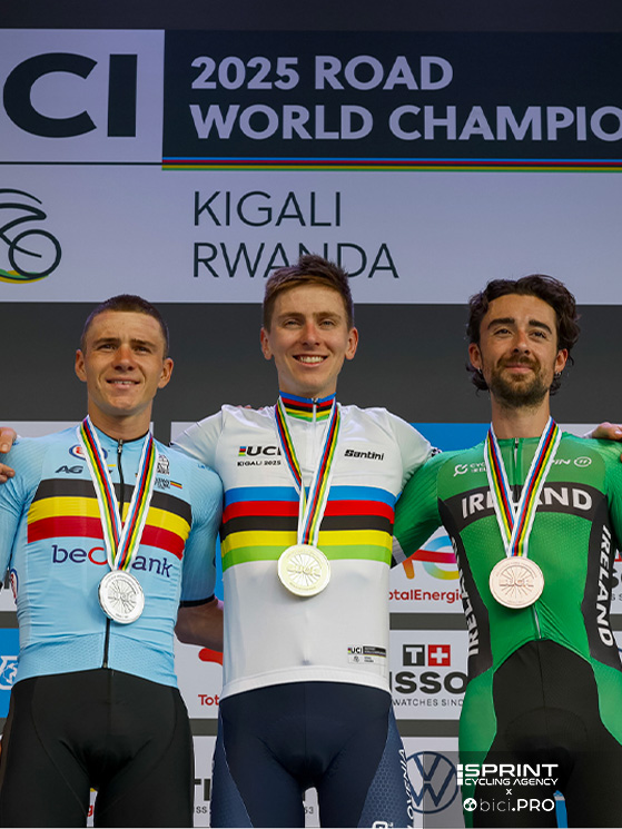 Campionati del mondo Kigali 2025 strada professionisti, podio con Remco Evenepoel, Tadej Pogacar e Ben Healy