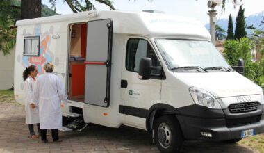 Approda in alto Garda il camper della prevenzione di Asst Garda