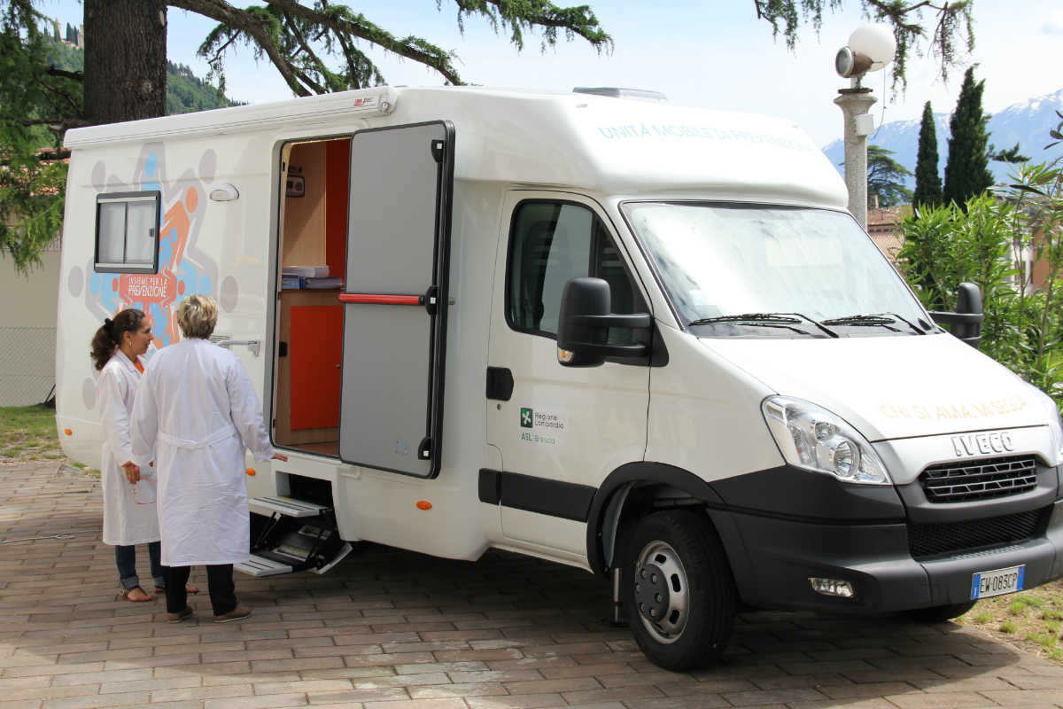 Approda in alto Garda il camper della prevenzione di Asst Garda