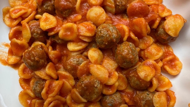 Le orecchiette con le polpette di Rosticceria Anomala