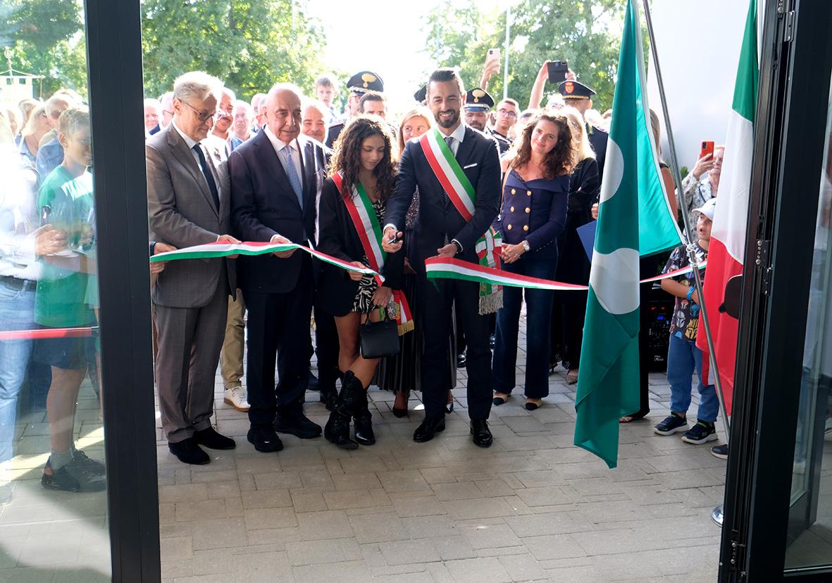 grande festa e parata di star con Galliani, Fabio Rovazzi e​​​​​​ Sarah Toscano