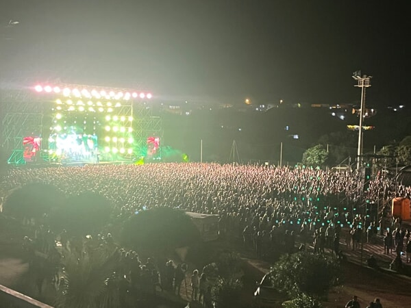 Lo stadio di Lampedusa durante il concerto Lo stadio di Lampedusa durante il concerto
