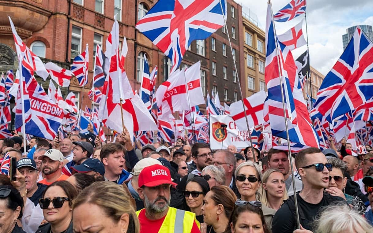 Londra, decine di migliaia di persone alla manifestazione anti-immigrati