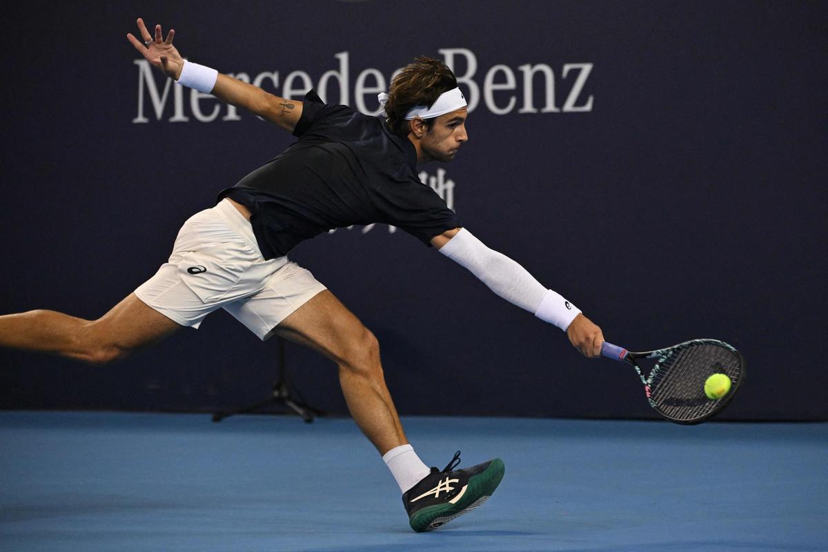 “Tossiscono sempre”. Bufera sul tennista toscano, poi le scuse