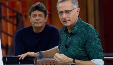 "E domani andrà in onda Affari Tuoi", ma è Canale 5. L'errore della valletta e la reazione di Bonolis