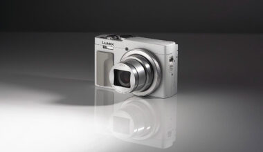 Uno zoom 24-720mm da tasca? È della Lumix TZ99, che ora si offre anche in bianco