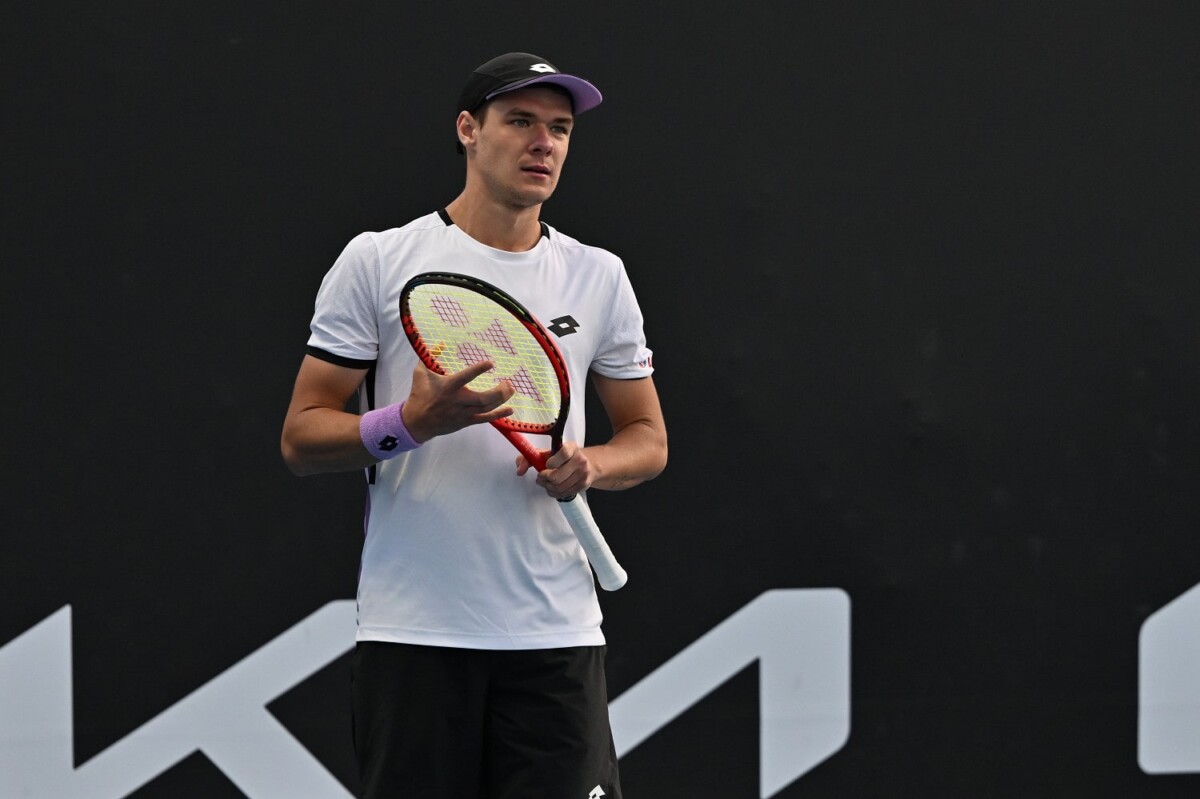 Svelata l'identità del tifoso che ha "rubato" il cappellino di Majchrzak a un bambino: è un milionario