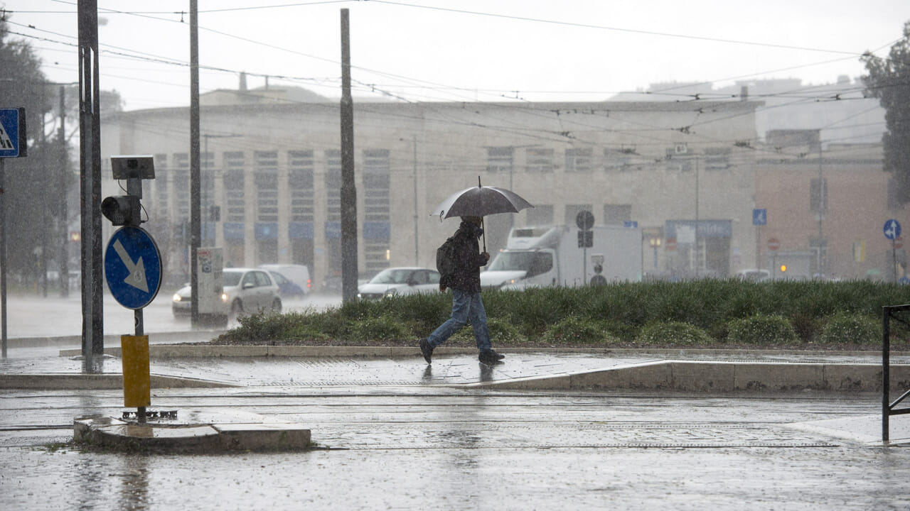 Meteo a Roma e nel Lazio, attese forti piogge. Allerta arancione per temporali
