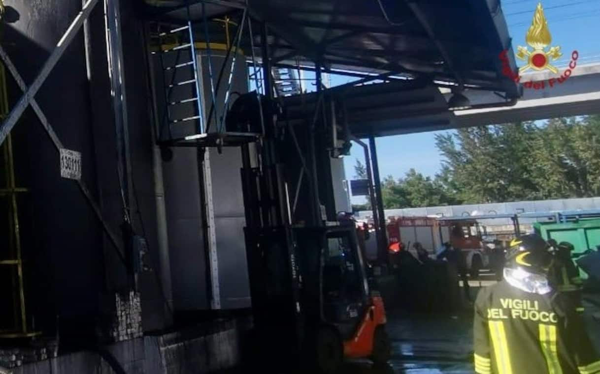 Esplosione in un'azienda di rifiuti a Marcianise (Caserta): 3 morti e un disperso
