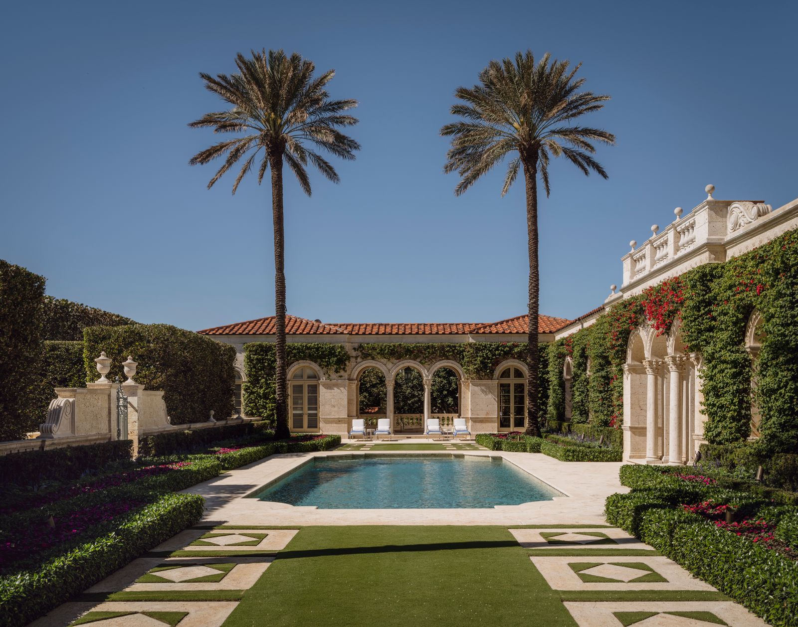 Pietra Mare Palm Beach.