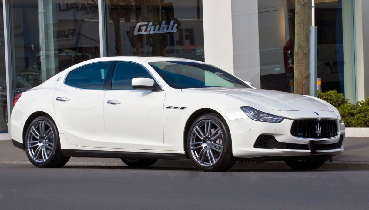 In taxi su una Maserati Ghibli, corsa di lusso a prezzo standard