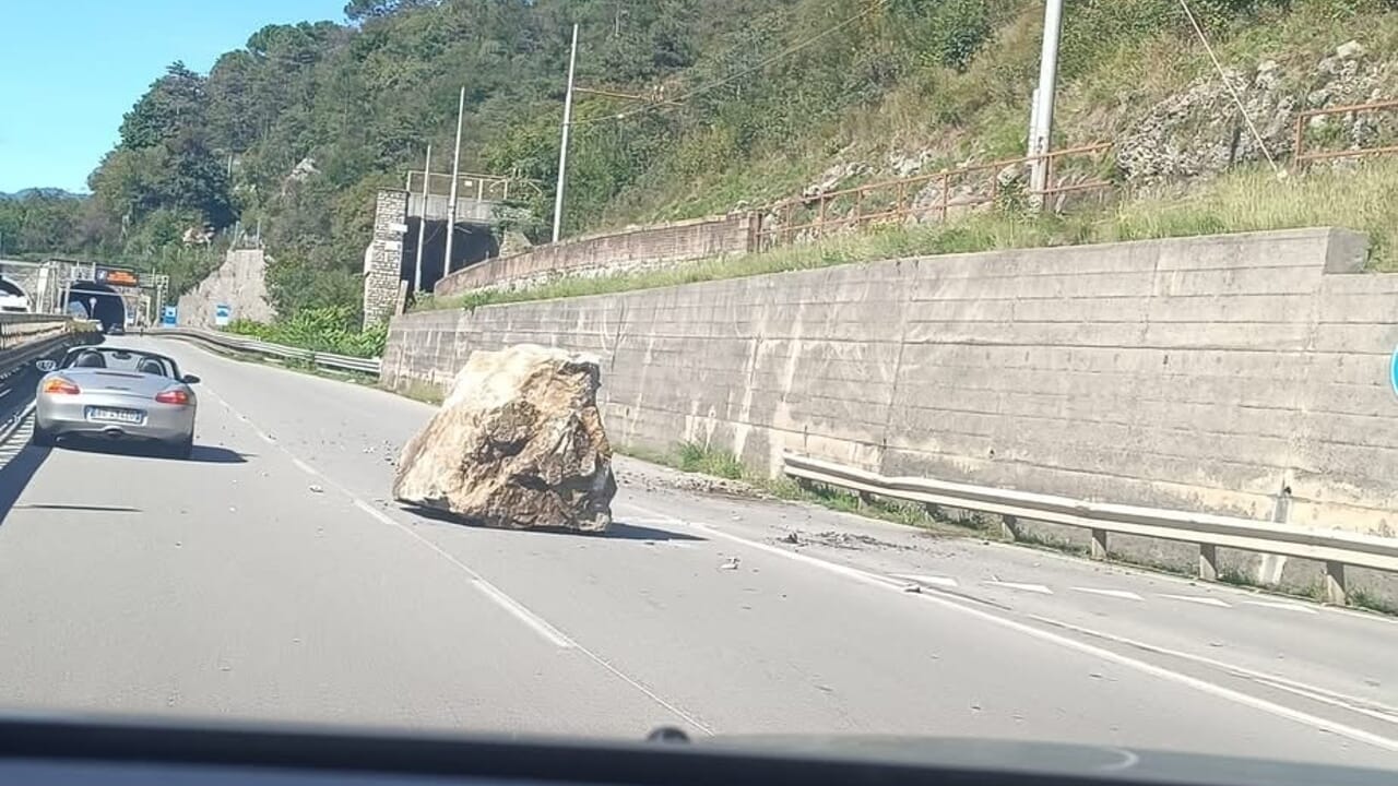 strada chiusa ad Abbadia Lariana