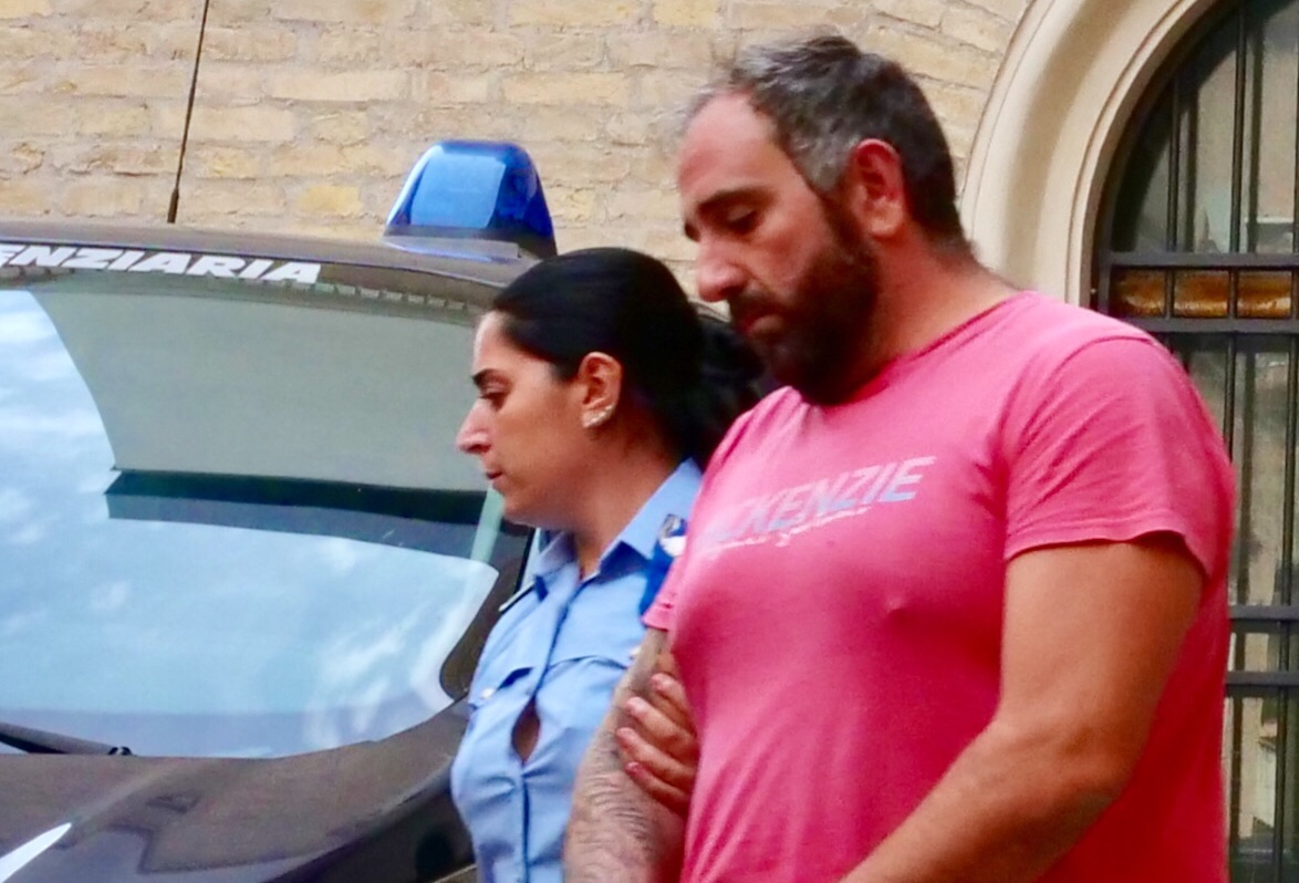 Omicidio a Loreto, il 45enne ucciso con diversi colpi alla testa