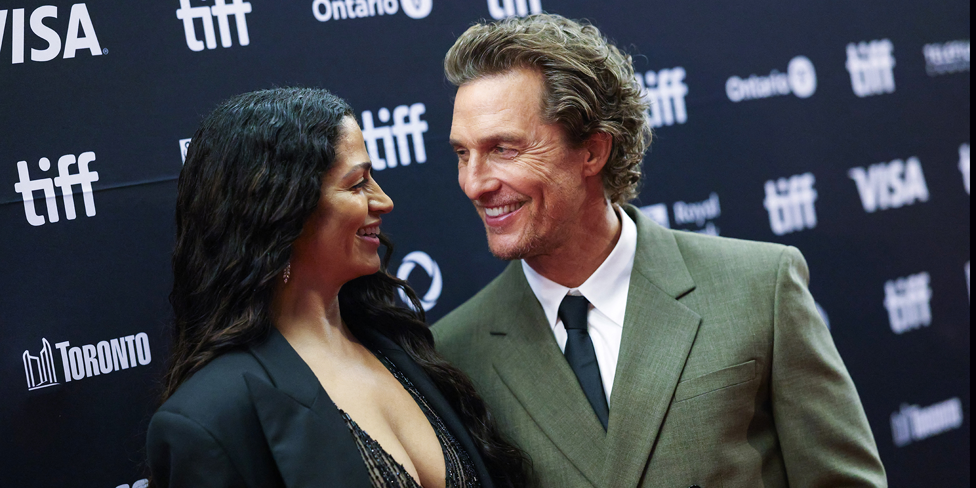 Matthew McConaughey: «Il segreto di un matrimonio felice è tutto nelle dimensioni del letto»