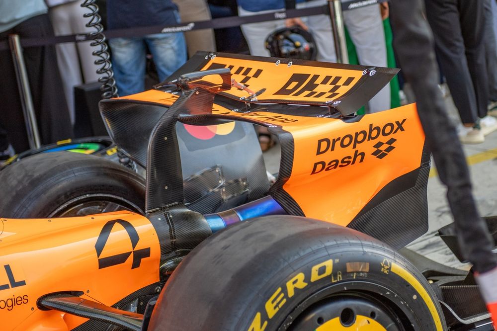 L'ala posteriore molto scarica della McLaren usata a Monza e riproposta a Baku