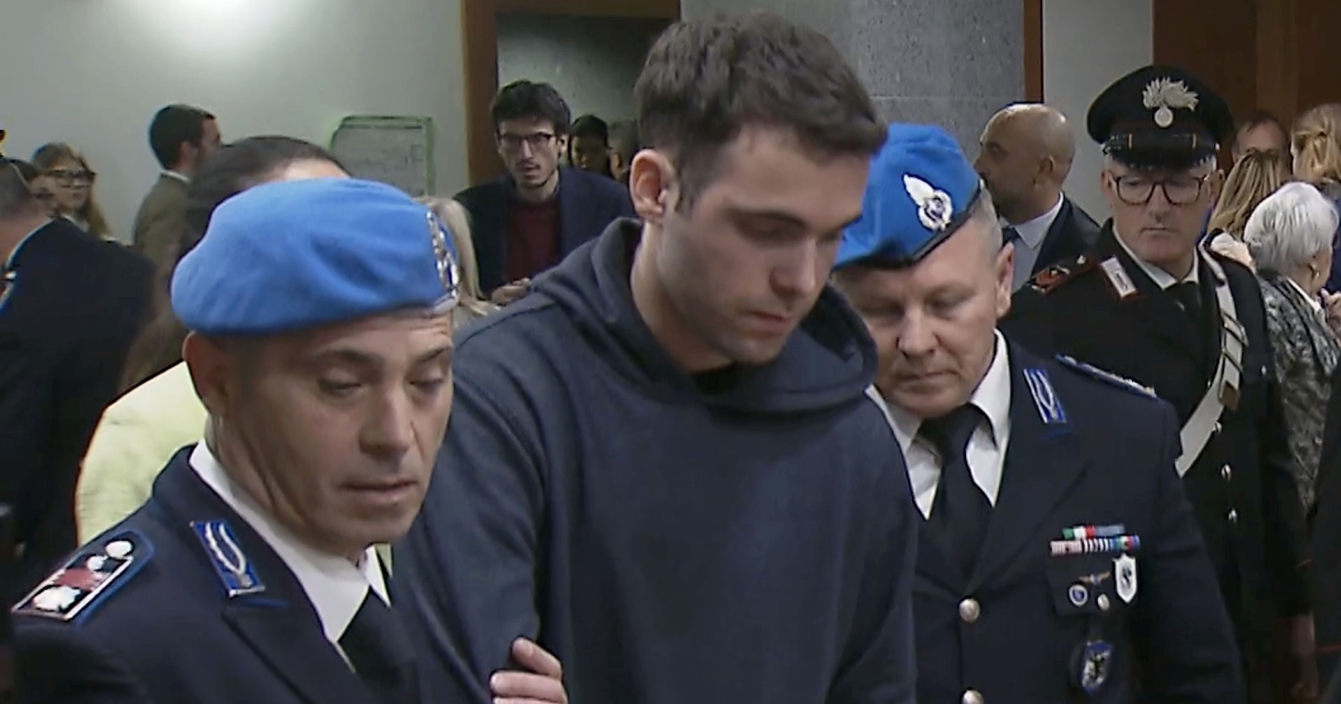 Filippo Turetta aggredito a pugni nel carcere di Verona da un altro detenuto - Il Fatto Quotidiano