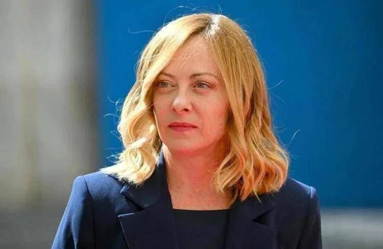Meloni diventa un marchio in Cina, ecco scarpe e abbigliamento di 'Giorge'