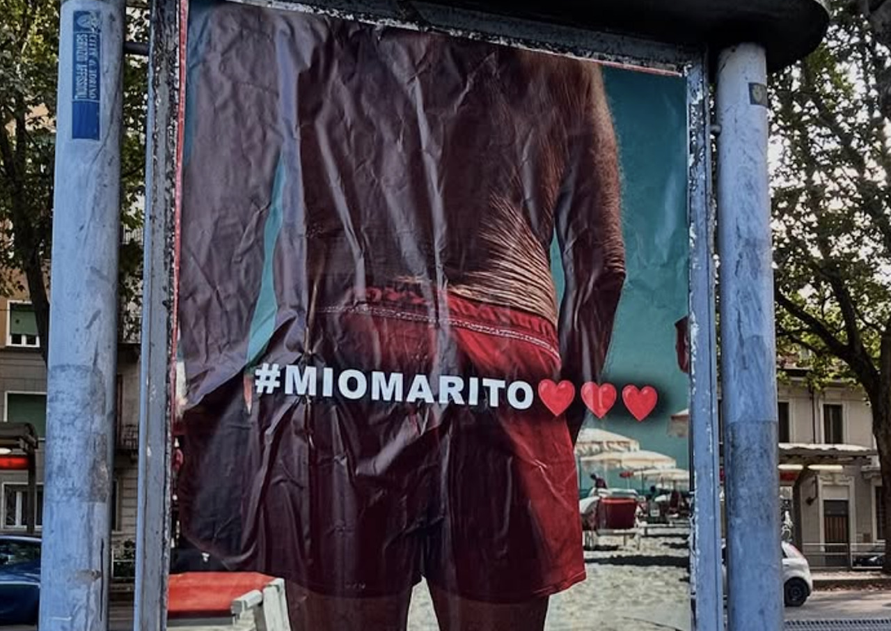 "MioMarito": l'arte di strada denuncia il sessismo digitale