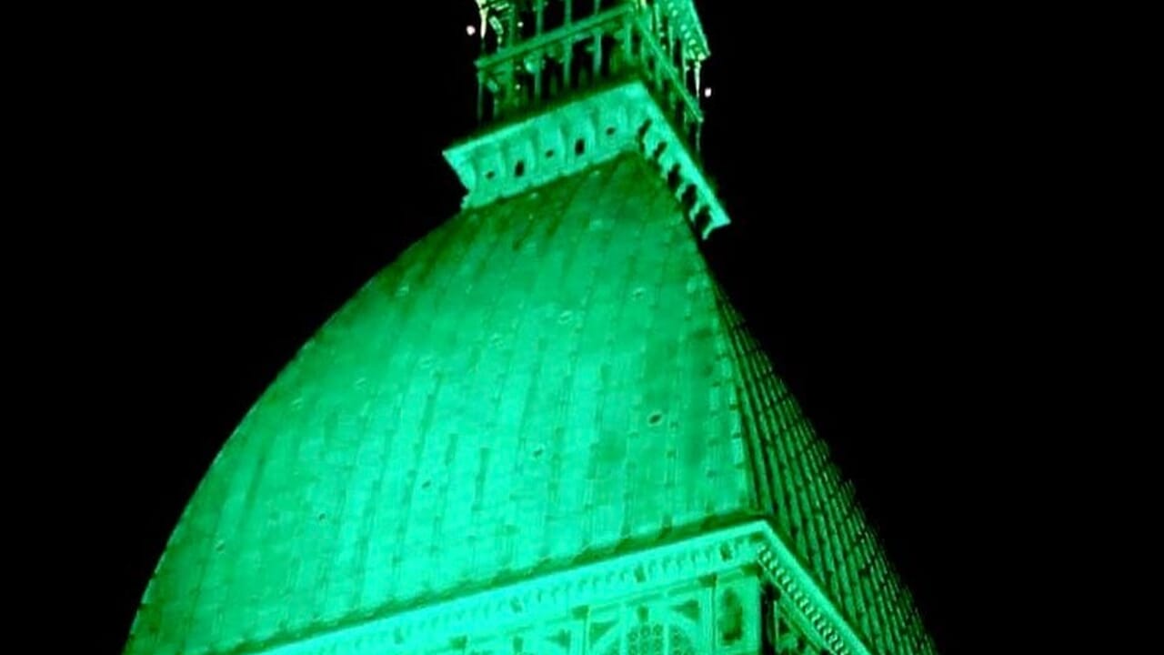 Sindrome dell’Ovaio Policistico: il 1° settembre la Mole si illumina di verde con l’Associazione Lotus Flower PCOS