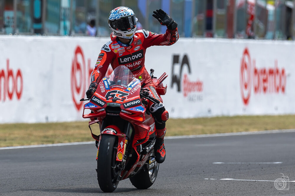 Francesco Bagnaia domina il GP del Giappone nonostante un problema tecnico alla Ducati! Marquez campione del mondo