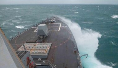 Tensione a Taiwan, la portaerei cinese Fujian nello Stretto: schierate navi della Nato