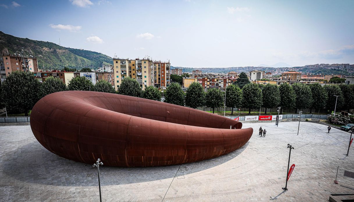Napoli inaugura la stazione metro firmata dall’artista Anish Kapoor