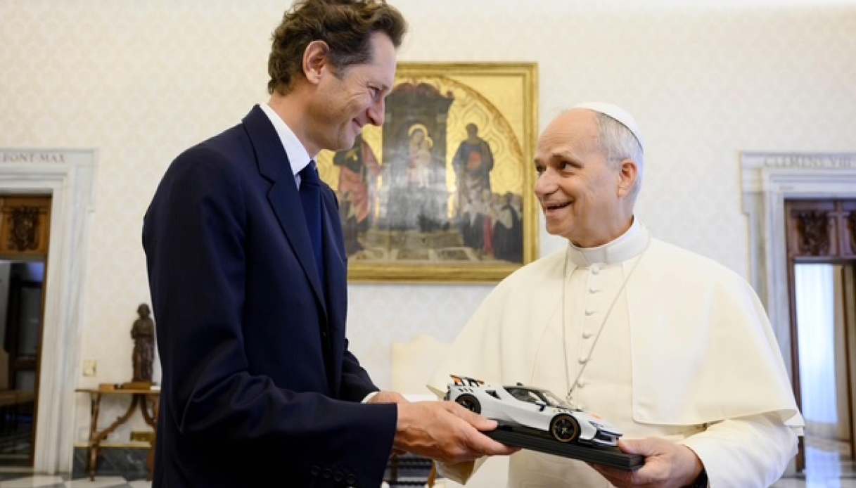 omaggio con una Ferrari SF90 XX Stradale