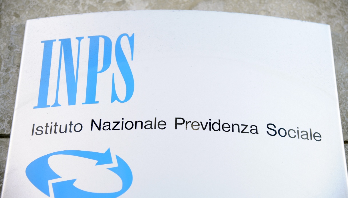 Pensioni, stretta su chi "scappa" all'estero: via ai controlli