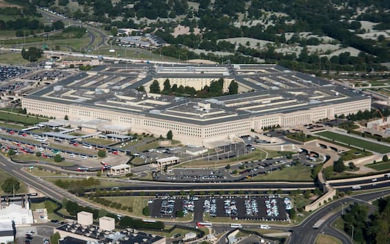 Trump cambia il nome del Pentagono, si chiamerà Dipartimento della Guerra