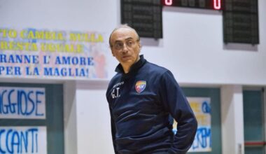 insegnante di Scienze motorie e allenatore di volley