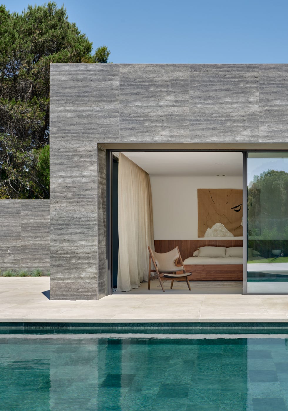 casa moderna con decoracion minimal en blanco y madera