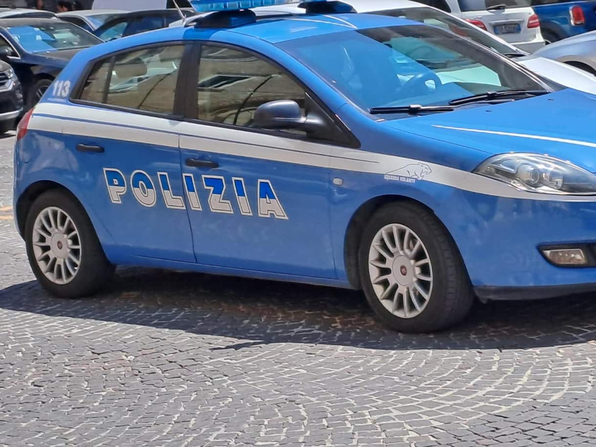 Sulmona, violentano una 12enne e postano video su WhatsApp