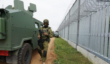 Polonia, chiuso confine con Bielorussia: 40 mila soldati schierati dopo droni russi