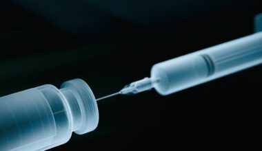 Vaccini, esperti e retromarce: il pasticcio del ministro Schillaci che imbarazza l’Italia