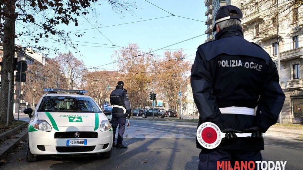 Fermato perché guidava un'ambulanza senza patente (e non è la prima volta)
