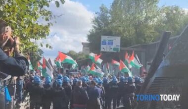 Pro Pal, parte la manifestazione per bloccare l'aeroporto di Torino Caselle: le foto del corteo