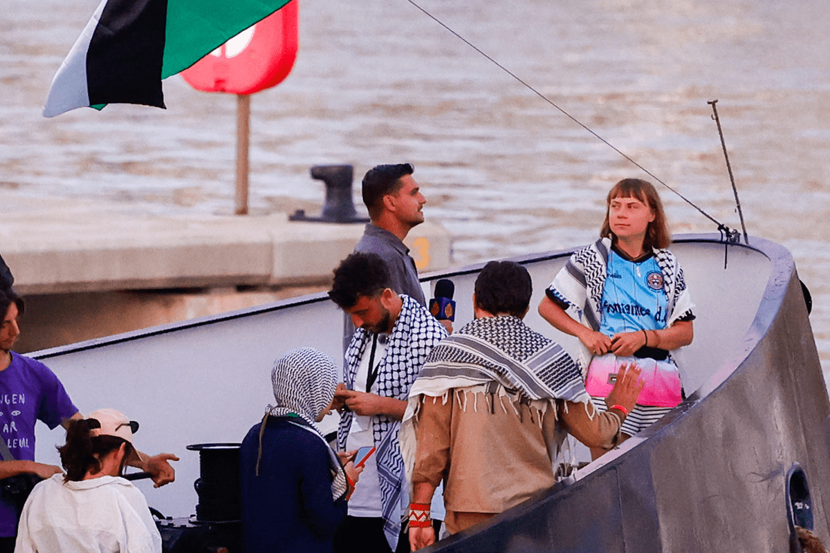 "Attivista per il clima parte per Gaza con un motorone diesel?"
