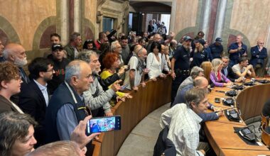 Terni, contestazione sindaco Bandecchi per posizioni Gaza: manifestanti e consiglieri lasciano aula