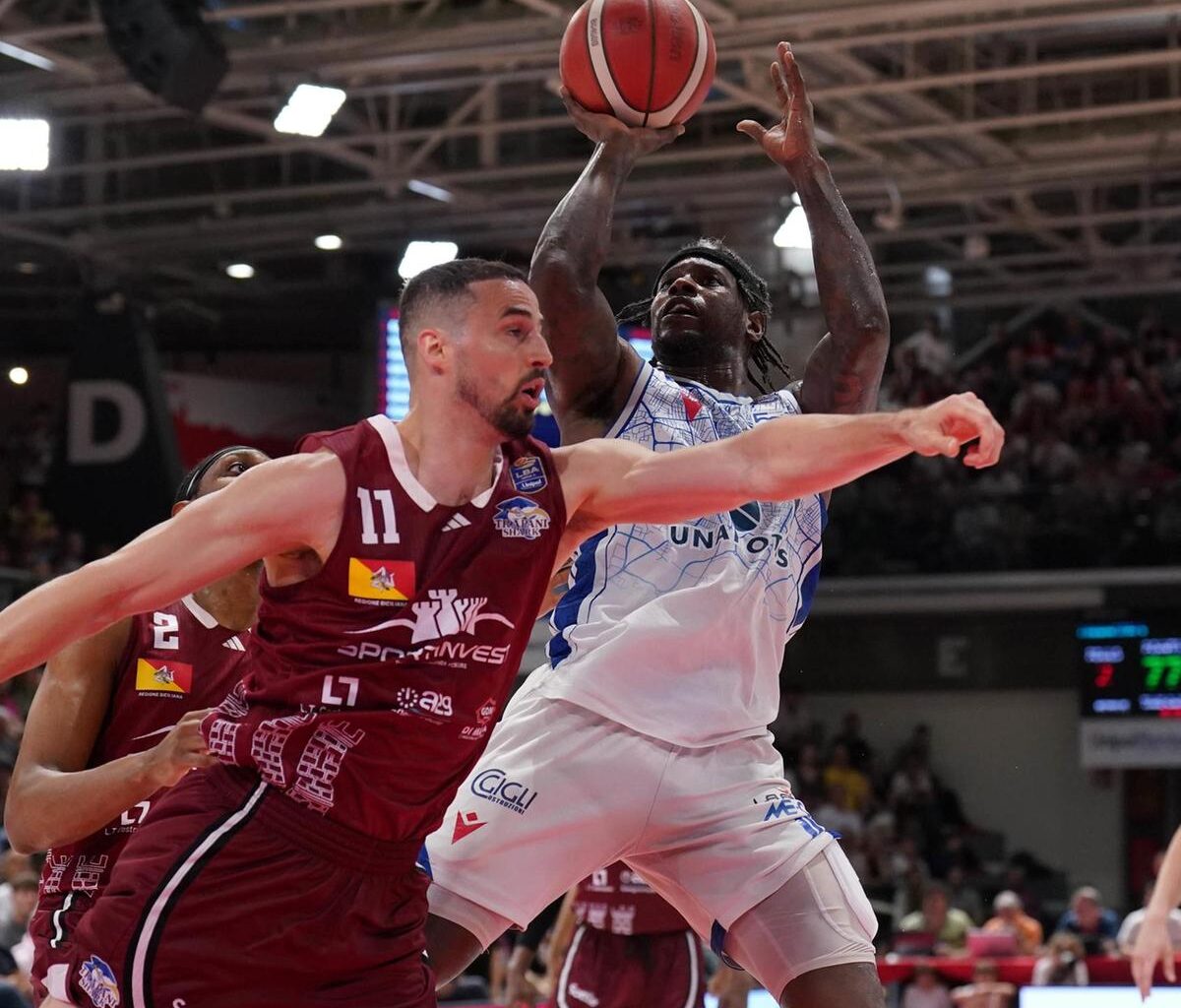 UNAHOTELS Reggio Emilia si arrende a Trapani Shark: addio alla semifinale