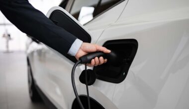 Pubblicato il decreto incentivi auto elettriche 2025: cosa sapere