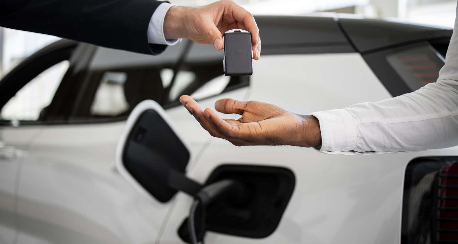 Gli incentivi auto elettriche 2025 vanno prenotati: ecco come