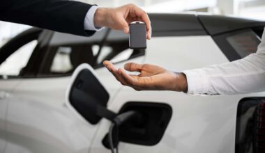 Gli incentivi auto elettriche 2025 vanno prenotati: ecco come