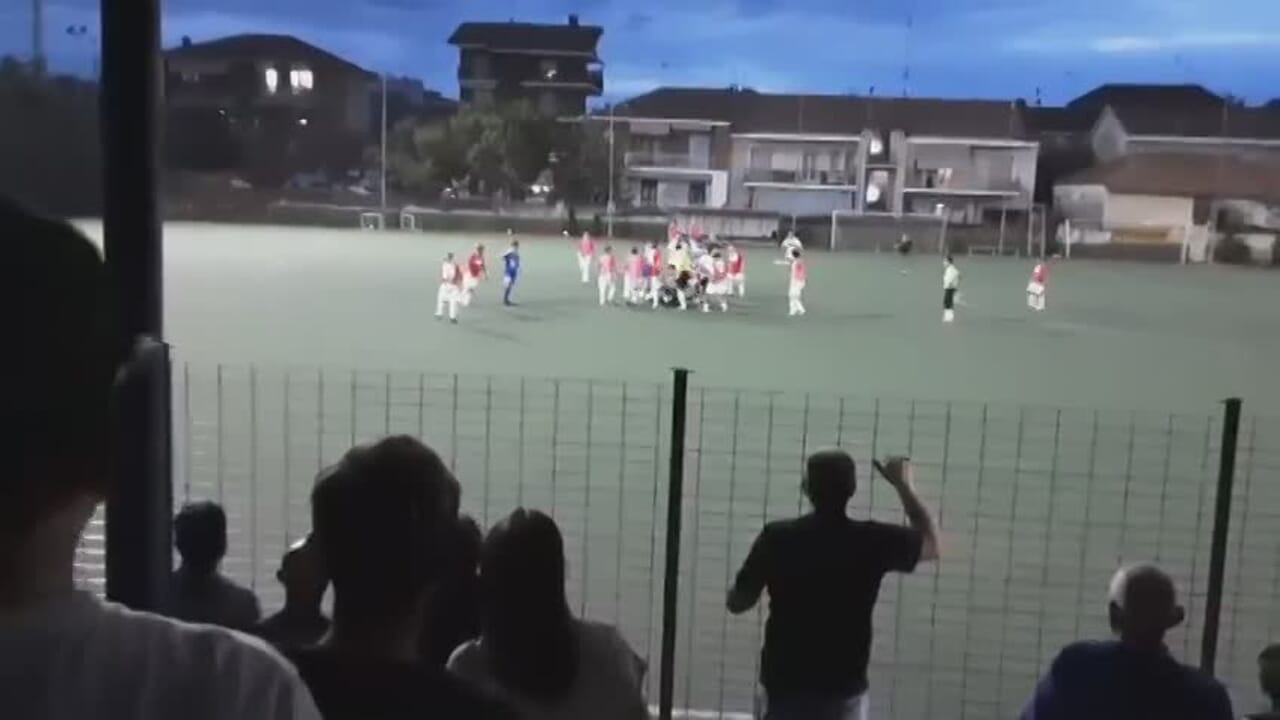Rissa al campo sportivo di Collegno: frattura all'anca per il portiere del Carmagnola, escluse dal torneo entrambe le società