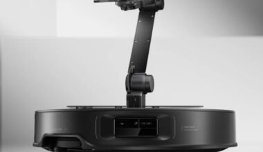 Roborock robot aspirapolvere su sfondo bianco