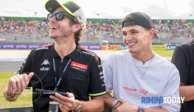 Tanti vip per la MotoGp a Misano. E Valentino Rossi fa da autista a Lando Norris