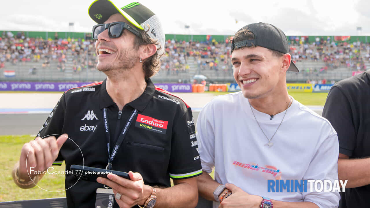 Tanti vip per la MotoGp a Misano. E Valentino Rossi fa da autista a Lando Norris