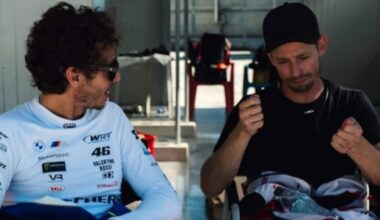Valentino Rossi e i piloti dell'Academy sui kart: c'è anche Stoner. FOTO